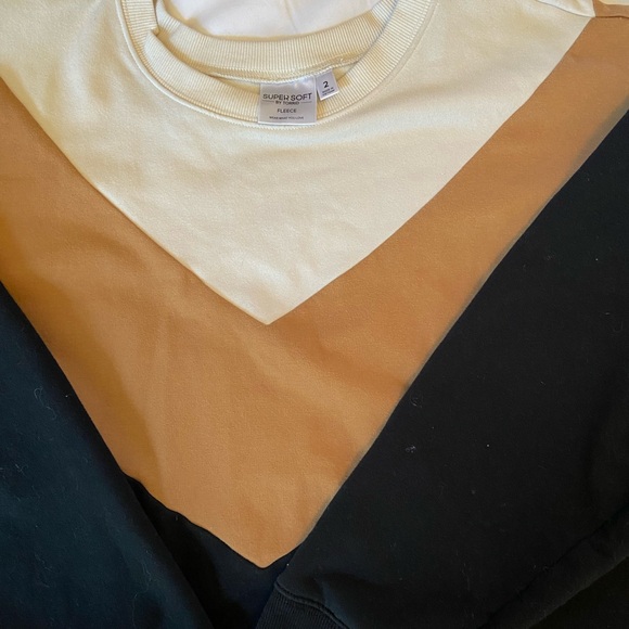 SOLD Torrid Super Soft Fleece Crewneck Sweater  PLUS - Picture 5 of 5